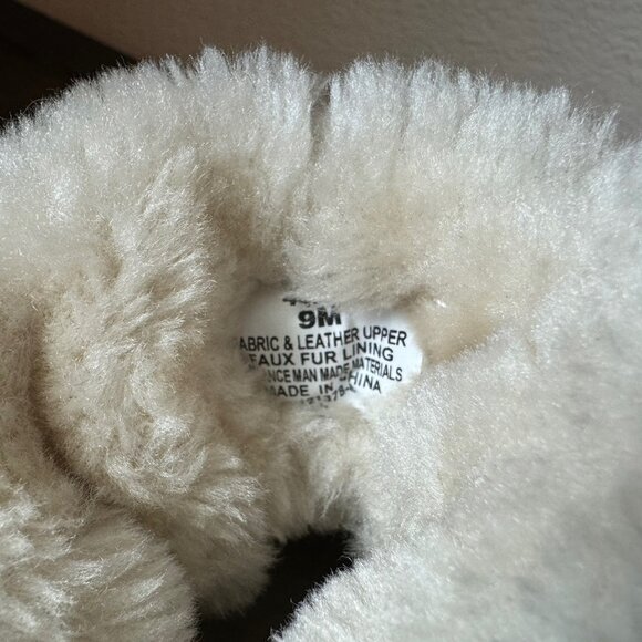 Minnetonka Brekyn Booties Women's Size 9M. - Picture 6 of 7